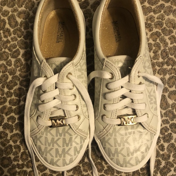 **Girls MK Shoes** SZ 3 ** - Picture 1 of 4